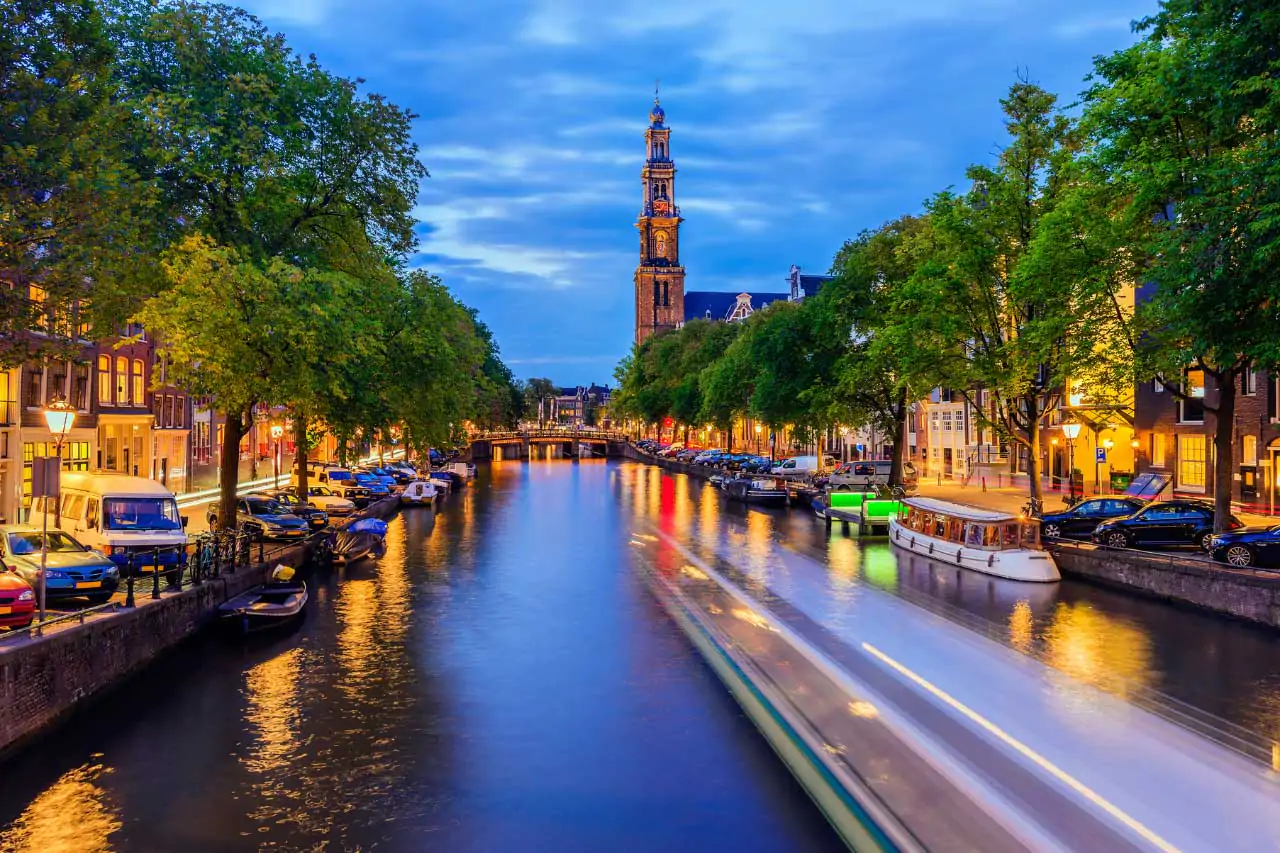 Amsterdam-La-Bussola-on-the-Road-4