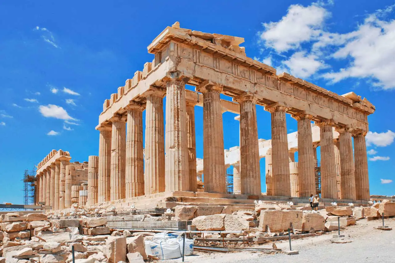 Atene-La-Bussola-on-the-Road