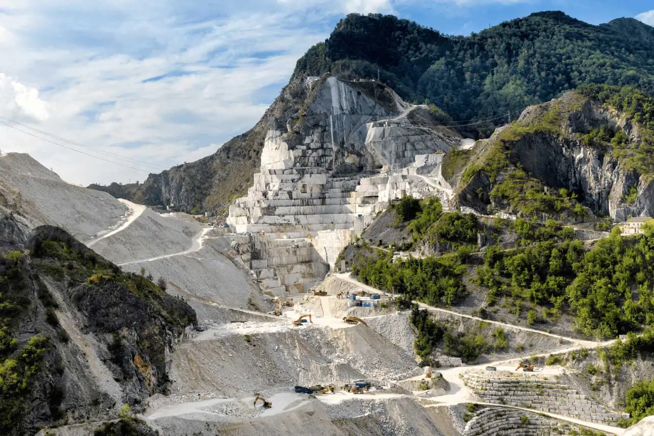 Carrara-La-Bussola-on-the-Road-2