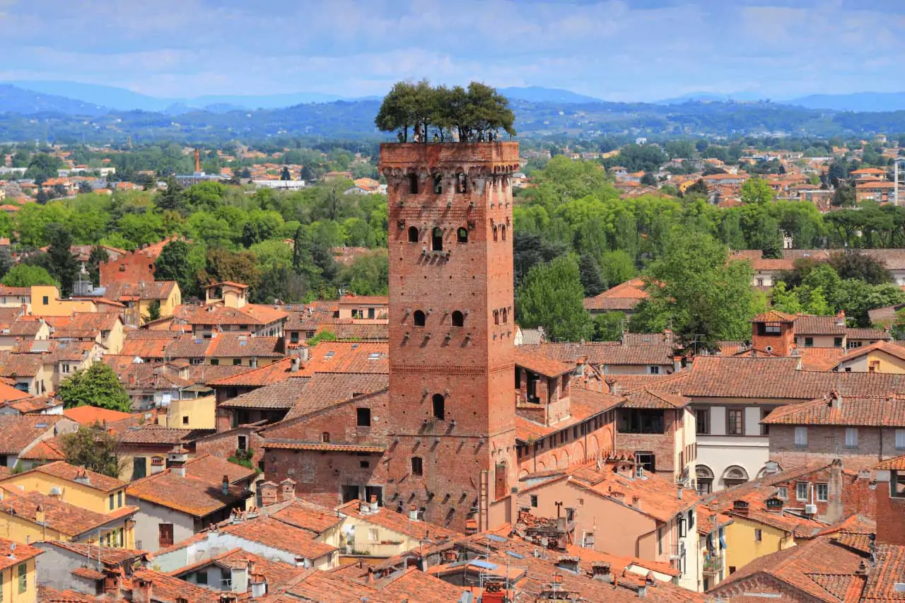 Lucca-La-Bussola-on-the-Road