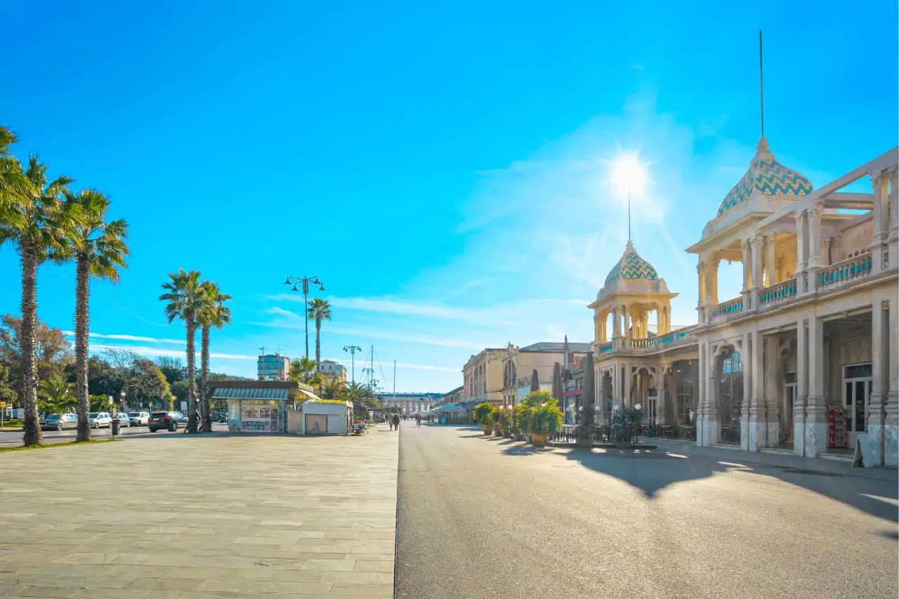 Viareggio-La-Bussola-on-the-Road-2