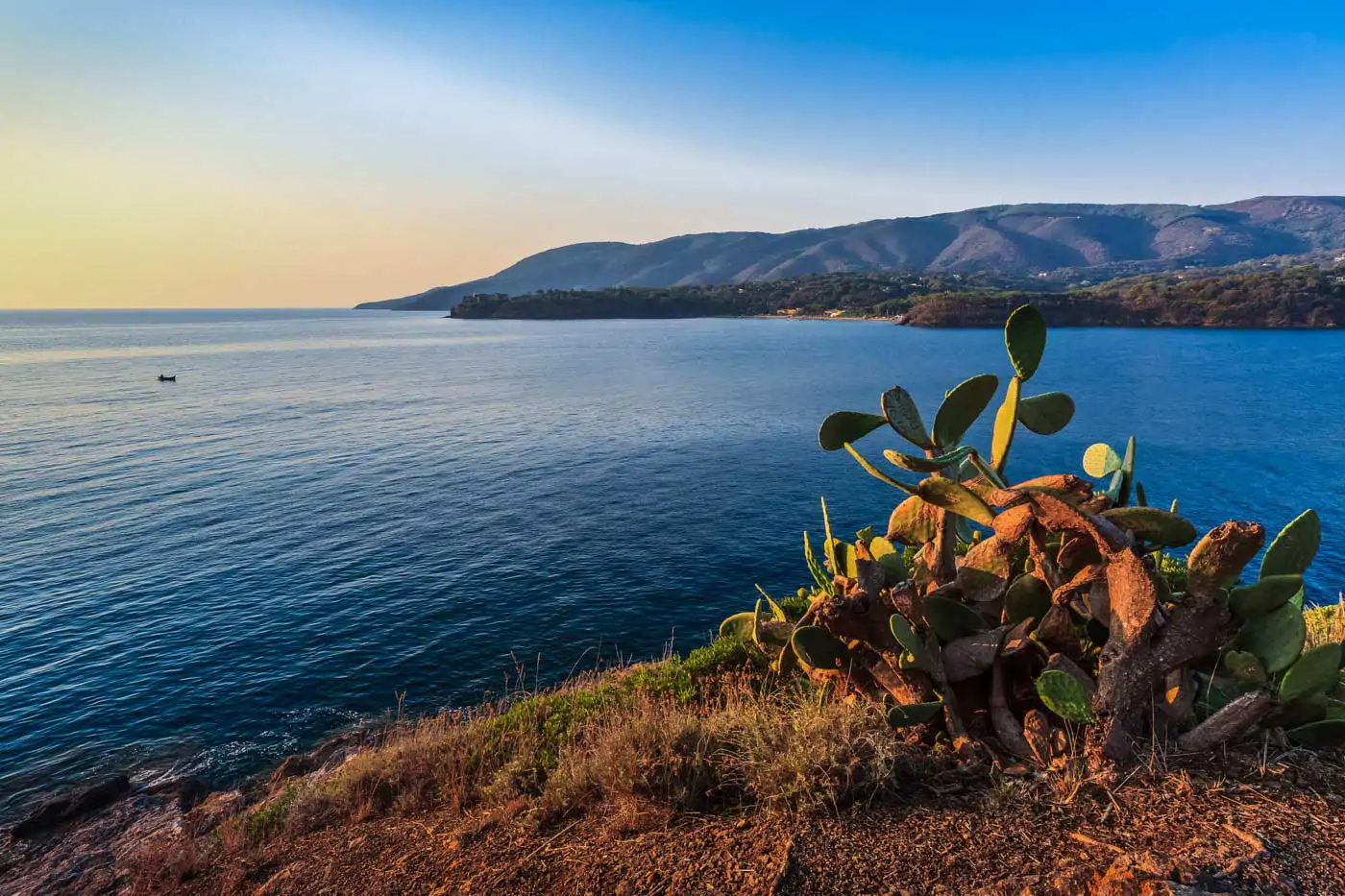 coast-on-elba-island-2021-08-26-15-58-48-utc
