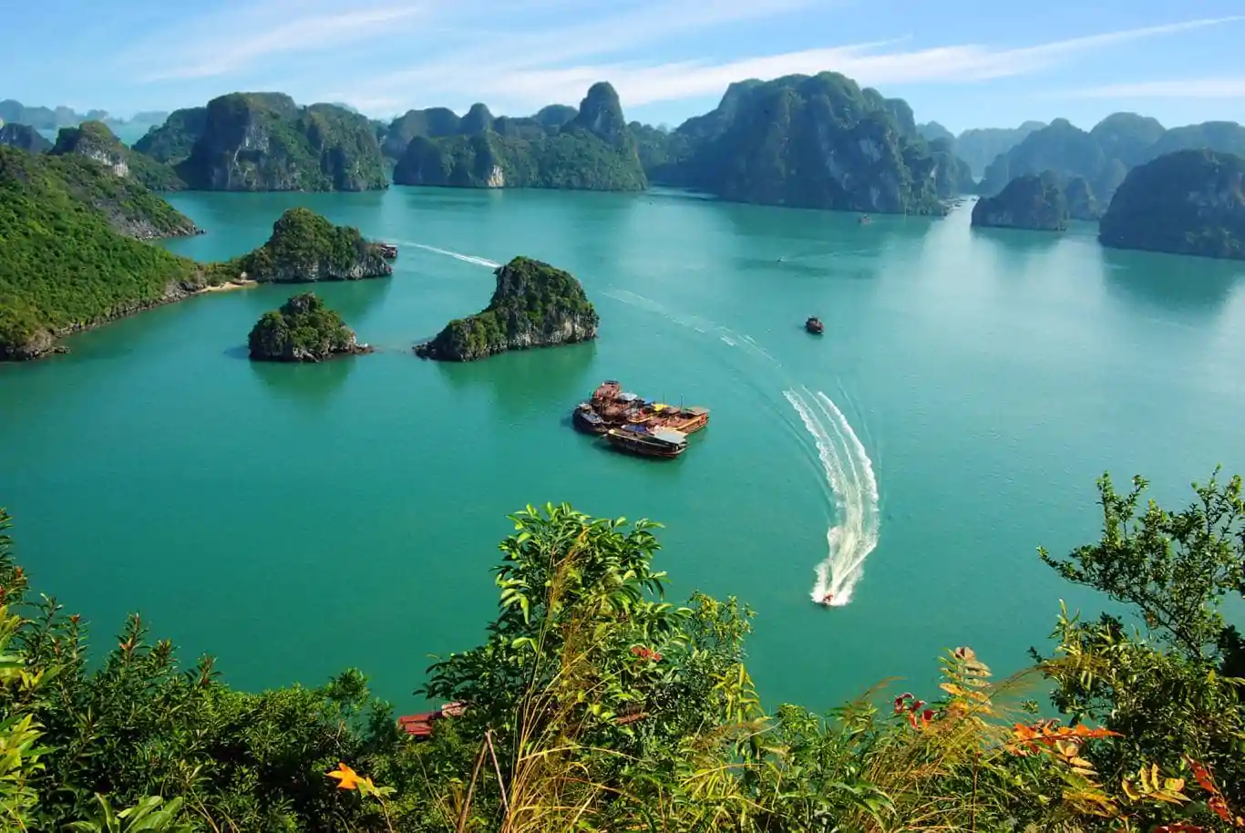 paesaggio-pittoresco-del-mare-ha-long-bay-vietnam