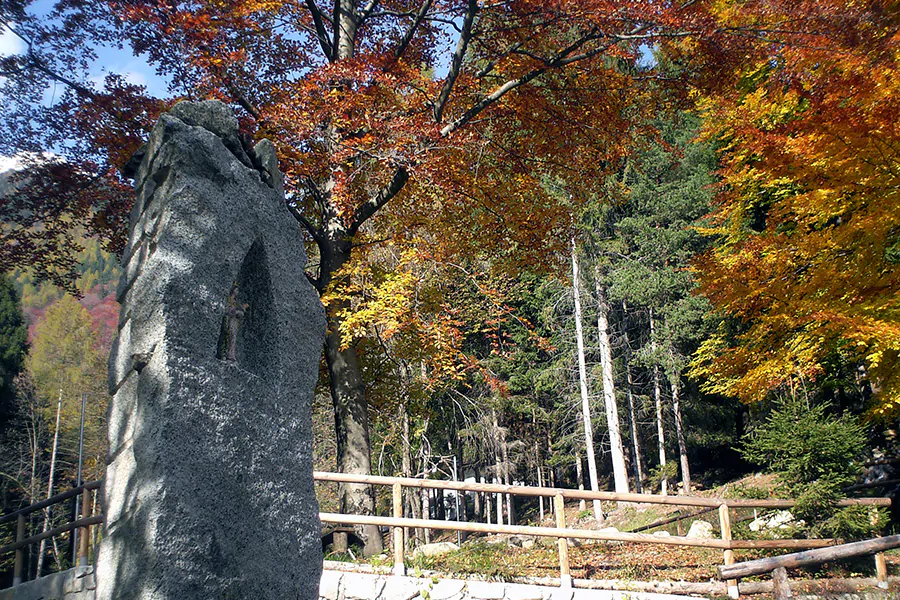 obelisco-della-madonna-autunno